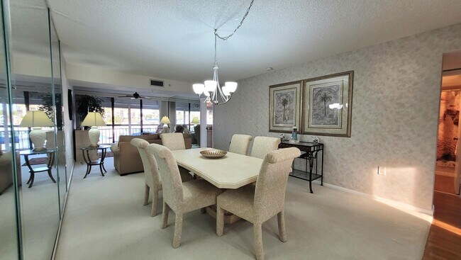 Building Photo - 2401 Marina Isle Way