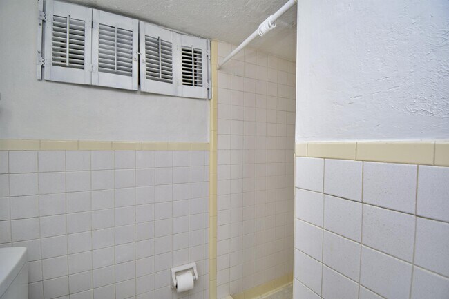 Building Photo - 1800 Keith Dr