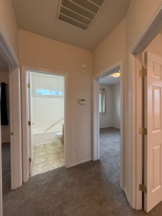 Building Photo - 3 bed, 2 bath Single Level Home