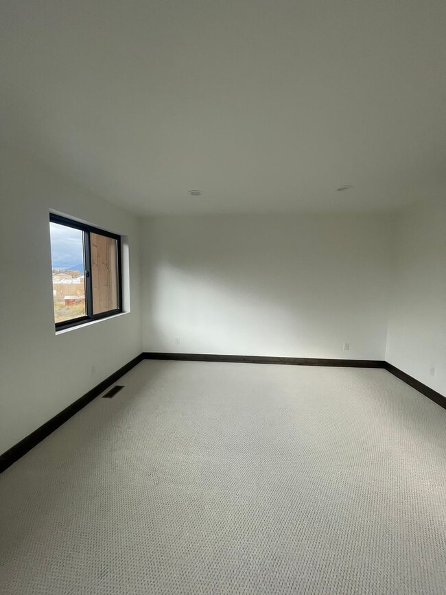 Building Photo - Whitefish Landing Town House