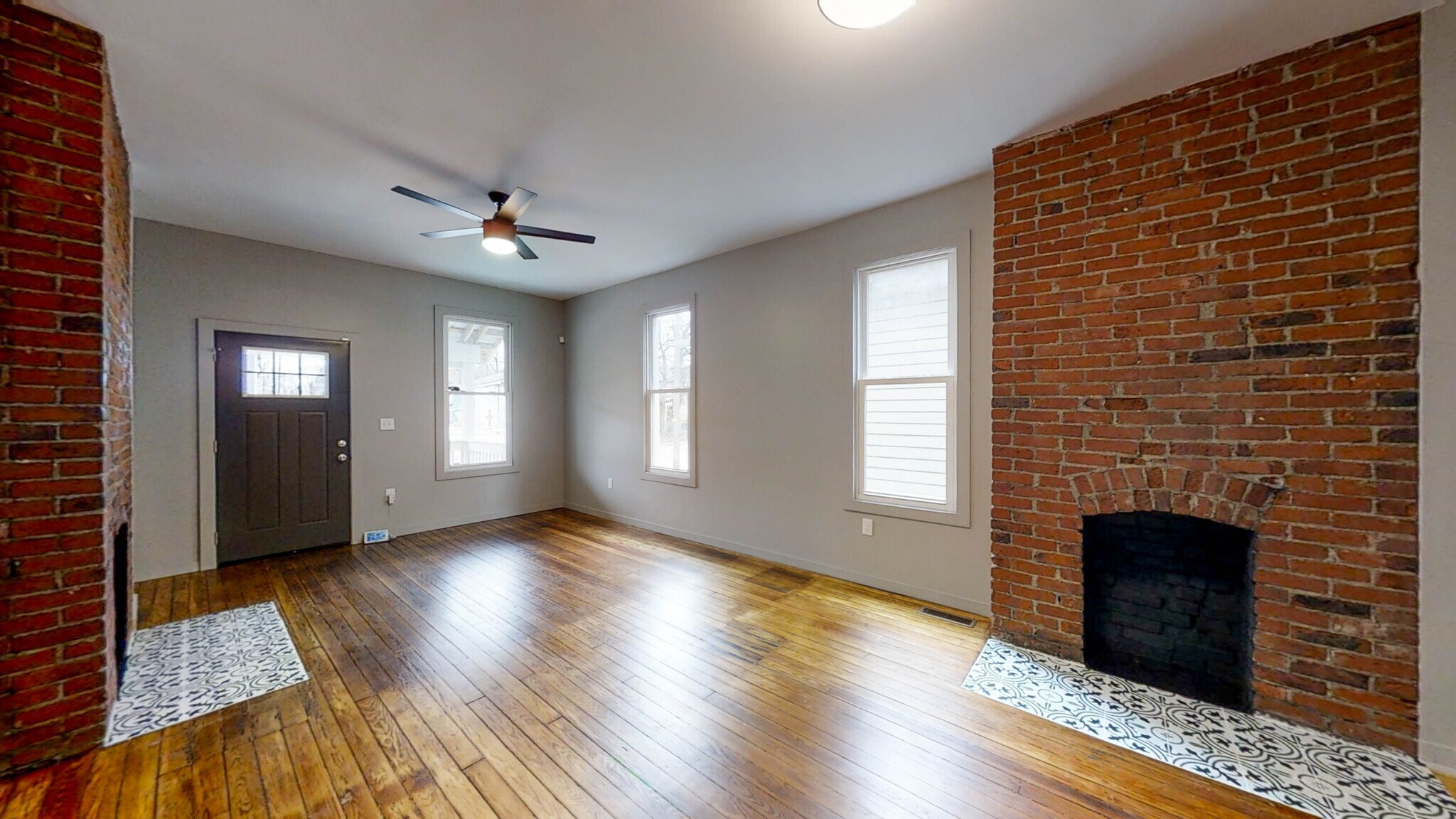 Building Photo - 1242 E Mound St