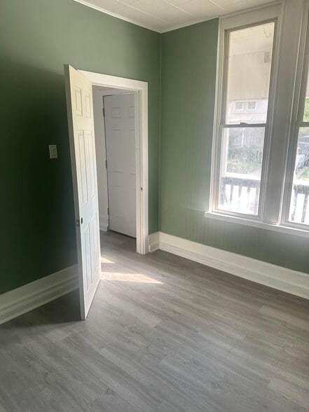 Building Photo - 408 Township Ave