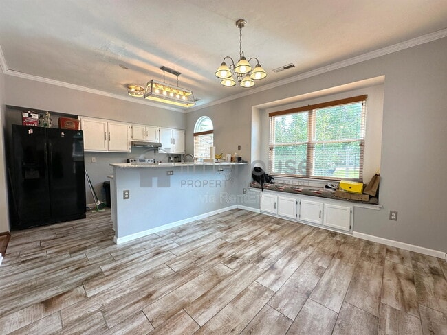 Building Photo - 400 Greenview Dr