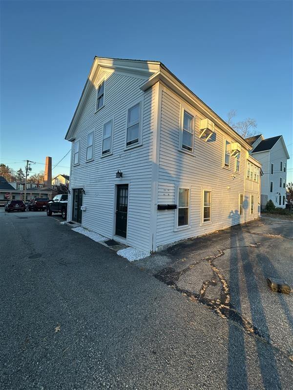 Building Photo - 33 Putnam St