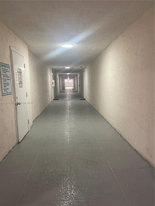 Building Photo - 6190 W 19th Ave