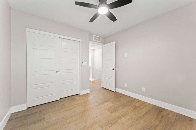 Building Photo - Beautiful two-story home with a bright open floor plan and modern finishes throughout. The spacio...