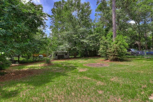 Building Photo - 2408 Southdale Dr