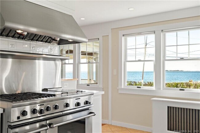 Building Photo - 23 Soundview Dr