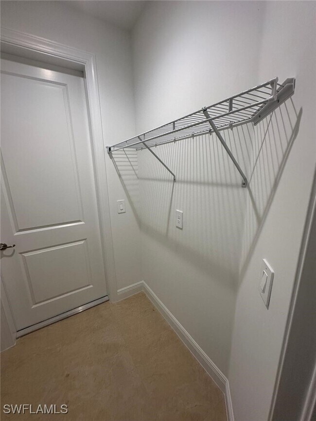 Building Photo - 2167 Della Dr