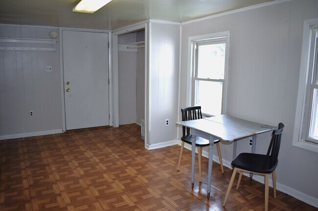 Building Photo - 1029 School St