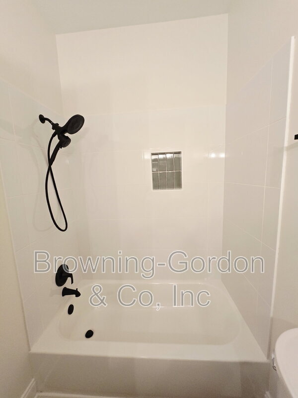 Building Photo - 503 Sloan Rd