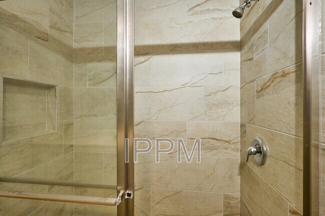 Building Photo - 5108 Manana Cir