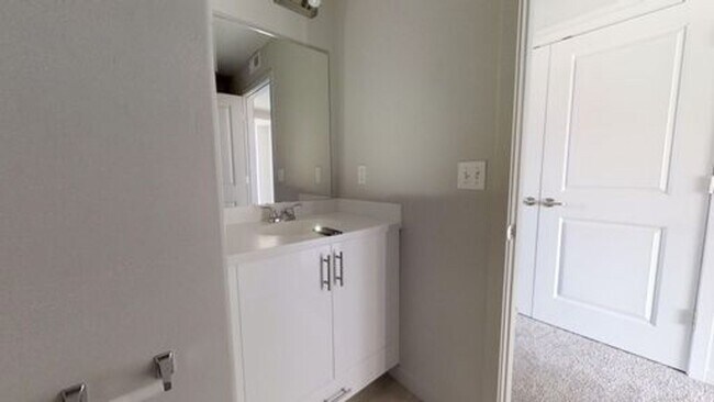 Building Photo - CUTE 2 BED 1 BATH OREM CONDO FOR RENT