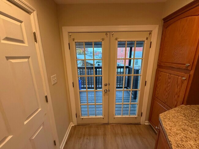 Building Photo - 419 E Frankford St