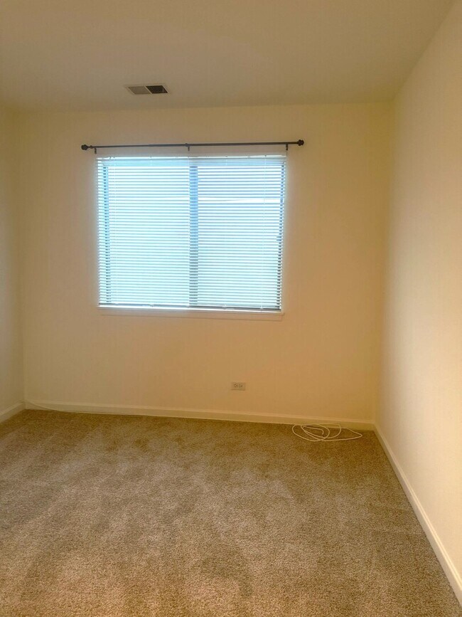 Building Photo - 327 Wildberry Ct