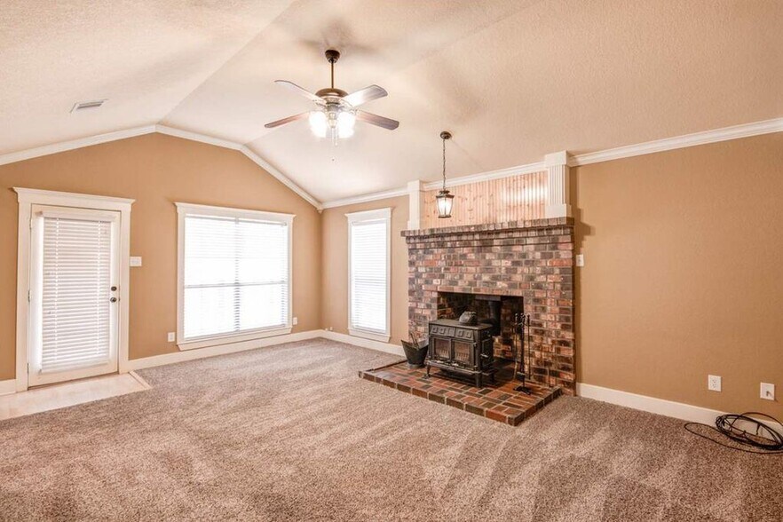 Building Photo - 303 Confederate Dr