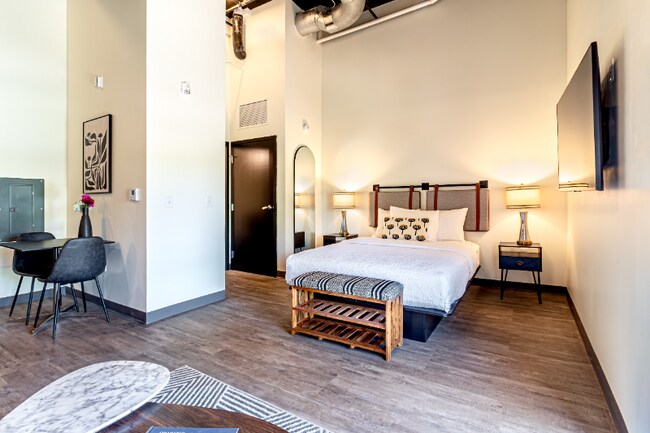 Building Photo - 327 E Wilson St