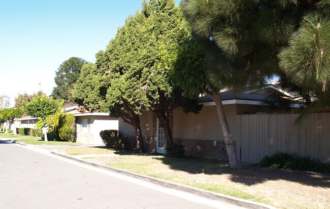 Building Photo - 2417-2419 Elden Ave