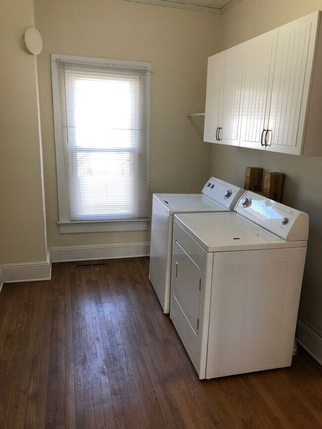 Building Photo - Charming 1920s Bungalow Steps from Downtow...