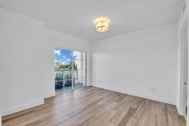 Building Photo - 155 E Boca Raton Rd