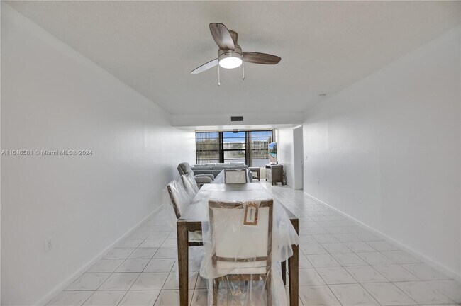 Building Photo - 1524 Whitehall Dr