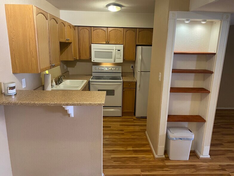 Primary Photo - 5300 E Cherry Creek South Dr