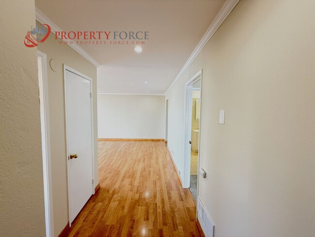 Building Photo - 870 Balboa Ln