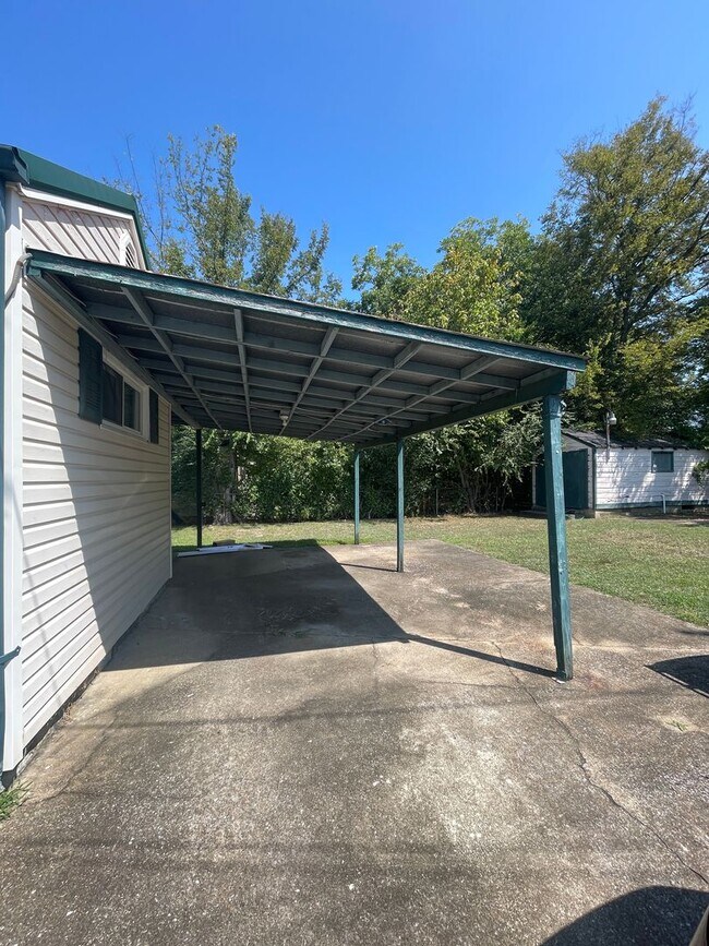 Building Photo - One Month Free!!