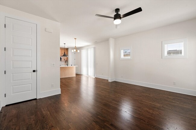 Building Photo - 1802 10th Ave N
