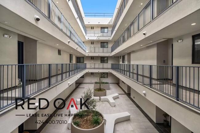 Building Photo - Gorgeous Two Bedroom with Central Heat and...