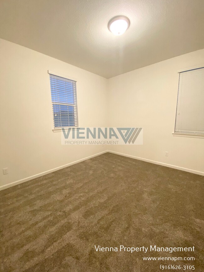 Building Photo - 1052 Essington Ln