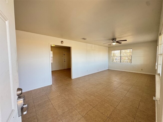 Building Photo - 2205 Farr St