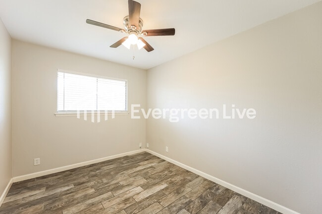 Building Photo - 274 Meadow Path Dr