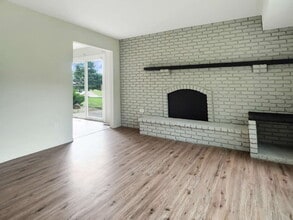 Building Photo - 3 Bed 2 Bath Corner Unit Townhome in Apple Valley