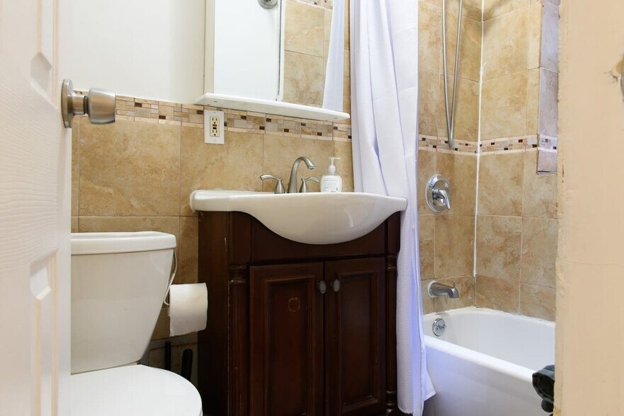 Primary Photo - 428-430-430 W 47th St