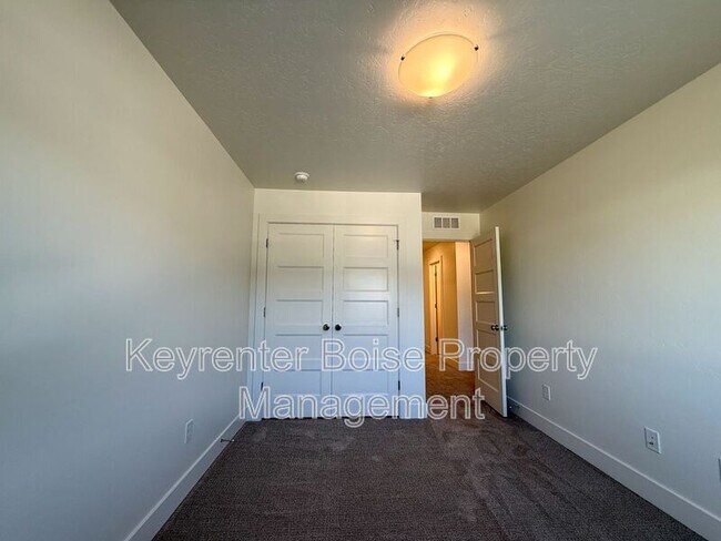 Building Photo - 1337 N Webb Wy