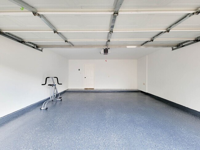 Building Photo - Beautiful Home with a Smart, Functional Fl...