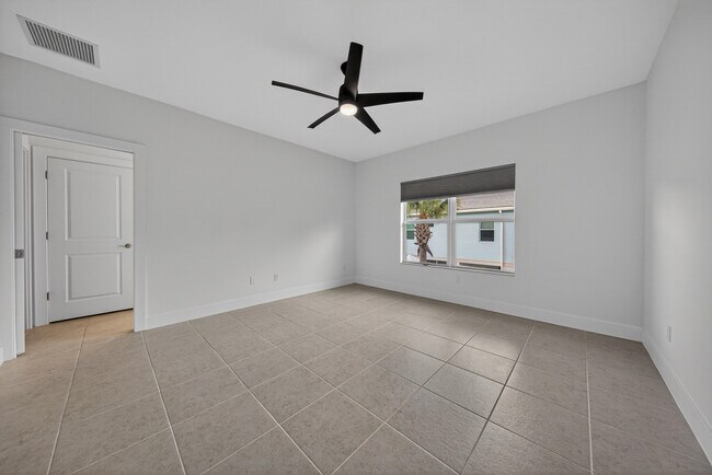 Building Photo - 1817 Sanderling Dr