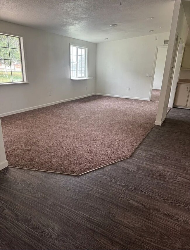 Building Photo - 3 Bedroom, 2 Bath on 1.5 acres in Hanford