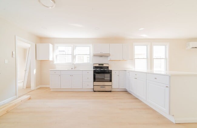 Building Photo - 115 N Delancy Pl