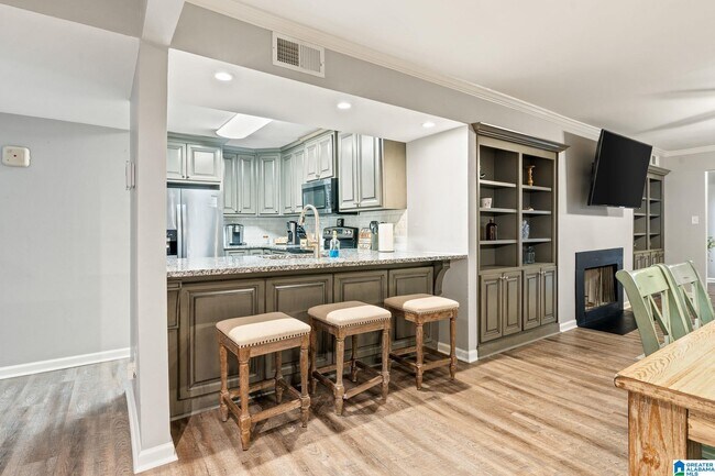 Building Photo - 1909 16th Ave S