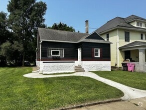 Building Photo - Totally Updated and Renovated 2 Bedroom Ho...
