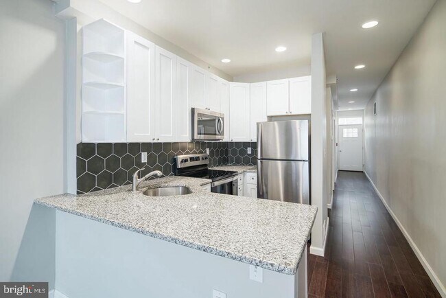 Building Photo - 2408 W Thompson St