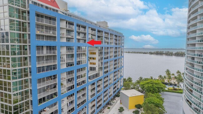 Building Photo - 2025 Brickell Ave