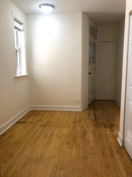 Building Photo - 1032 W Oakdale-2