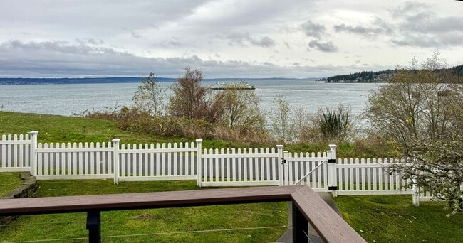 Building Photo - So close to the water you can hear the ferry announcements....oh and the sunrise is spectacular