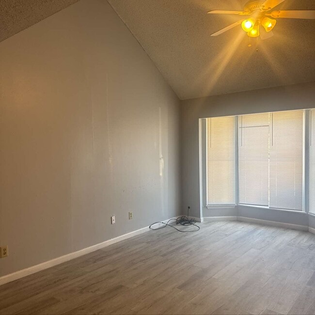 Building Photo - 501 Kennon Ln