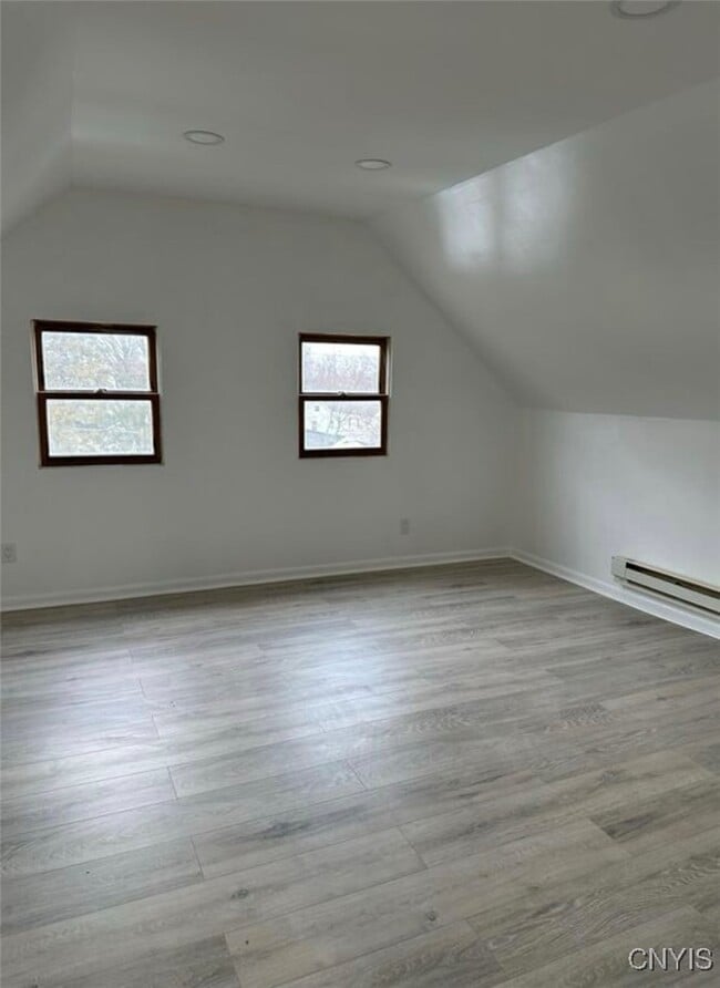 Building Photo - 1651 Howard Ave