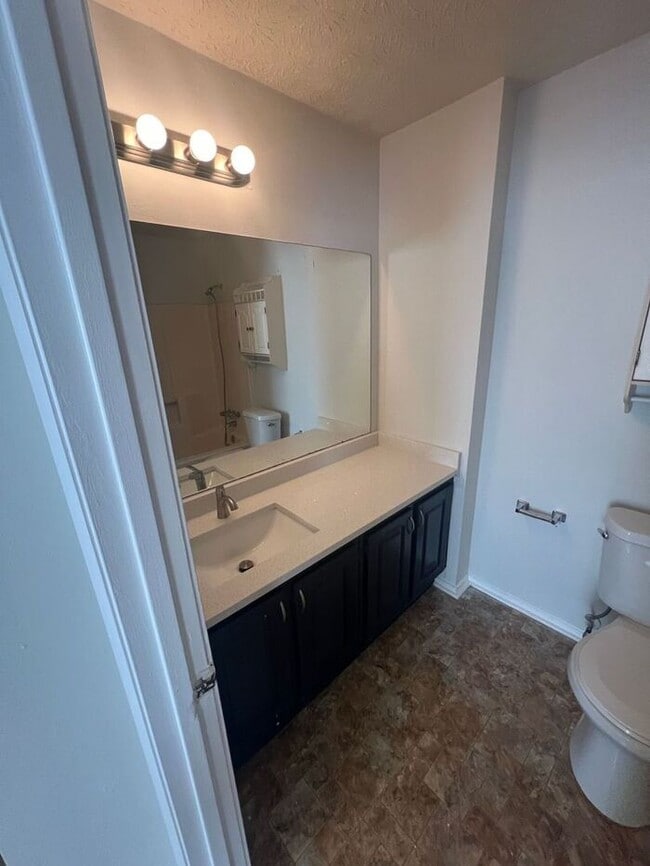 Building Photo - Beautiful 2 bedroom 2.5 bath townhome in Snellville!