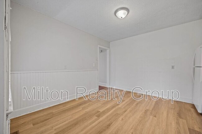 Building Photo - 1206 S 9th St